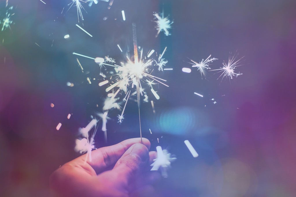 feste sparkler-1941779_1280 via Pixabay